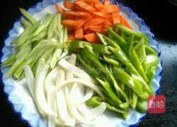 糖醋肉段的做法图解1