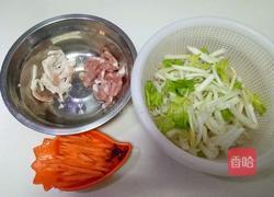 白芹炒肉丝的做法图解1