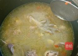 莲子枸杞土鸡汤的做法图解2