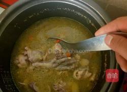 莲子枸杞土鸡汤的做法图解3