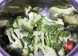 凉拌西兰花的做法图解2