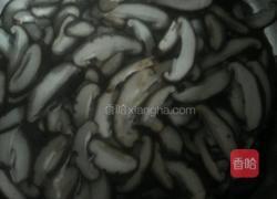 青椒炒香菇的做法图解3