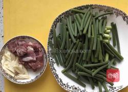 蒜台炒肉的做法图解1