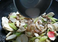 芹菜炒杂菇的做法图解5