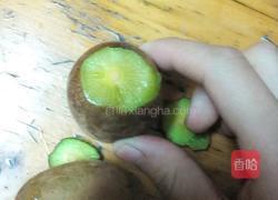 猕猴桃拼盘的做法图解2