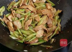 芹菜炒肉的做法图解4