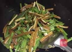 芹菜炒香干的做法图解7