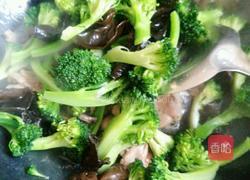 西兰花木耳炒肉的做法图解10