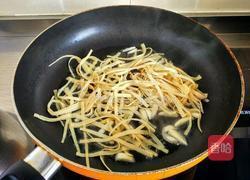 大白菜炒百叶的做法图解2