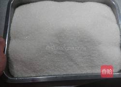 糖色的熬制的做法图解1