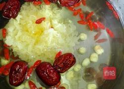 银耳莲子羹的做法图解7
