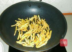 土豆炒鸡肉条的做法图解5