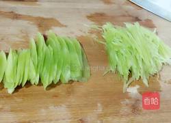 炝炒莴笋丝的做法图解1