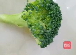 宝宝辅食西蓝花蒸蛋的做法图解1