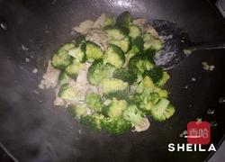 西兰花炒肉的做法图解4