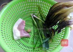 猪肉酸菜饼的做法图解1