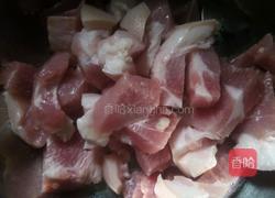 红烧肉鹌鹑蛋的做法图解1