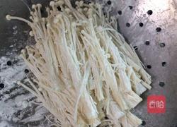 香辣脆香菇的做法图解2