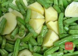 土豆炖豆角的做法图解5