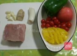 苹果菠萝炒肉片的做法图解1