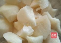 雪梨银耳羹的做法图解2