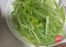 芹菜炒香干的做法图解1