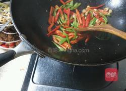 青红辣椒炒梅肉丝的做法图解5