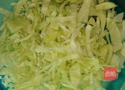 包菜炒馒头丁的做法图解2