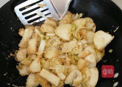 包菜炒馒头丁的做法图解4