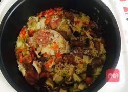 香菇腊肠焖饭（电饭锅懒人菜谱)的做法图解2