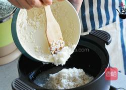 皮蛋瘦肉粥的做法图解3