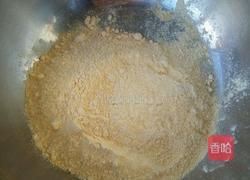 薄皮玉米面酸菜油梭子馅蒸饺的做法图解2