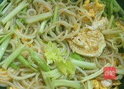 芹菜鸡蛋炒粉的做法图解8
