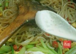 芹菜鸡蛋炒粉的做法图解10