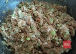 猪肉韭菜虾仁馅的做法图解1