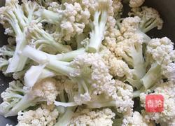 香菇炒菜花的做法图解2