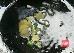 香菇炒芹菜的做法图解4