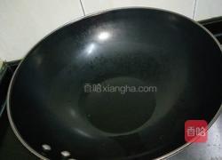 鸡蛋炒海鲜菇的做法图解2