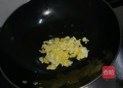鸡蛋炒海鲜菇的做法图解3