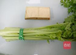 芹菜炒豆干的做法图解2