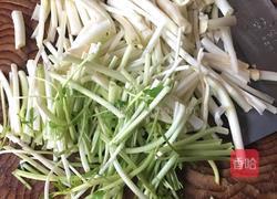 炒芹芽的做法图解1