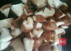 香菇鸡肉的做法图解3
