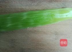 凉拌莴笋丝的做法图解1