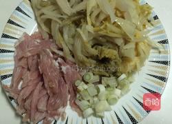 酸菜炒土豆丝的做法图解2
