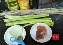 芹菜猪肉炖粉条的做法图解1