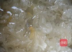 桃胶银耳羹的做法图解2
