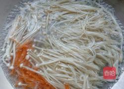 金针菇炒鸡蛋的做法图解5