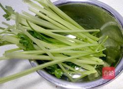 芹菜炒肉丝的做法图解1
