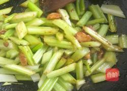 豆瓣酱芹菜肉片的做法图解3