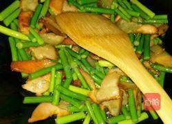 蒜苔炒腊肉的做法图解4